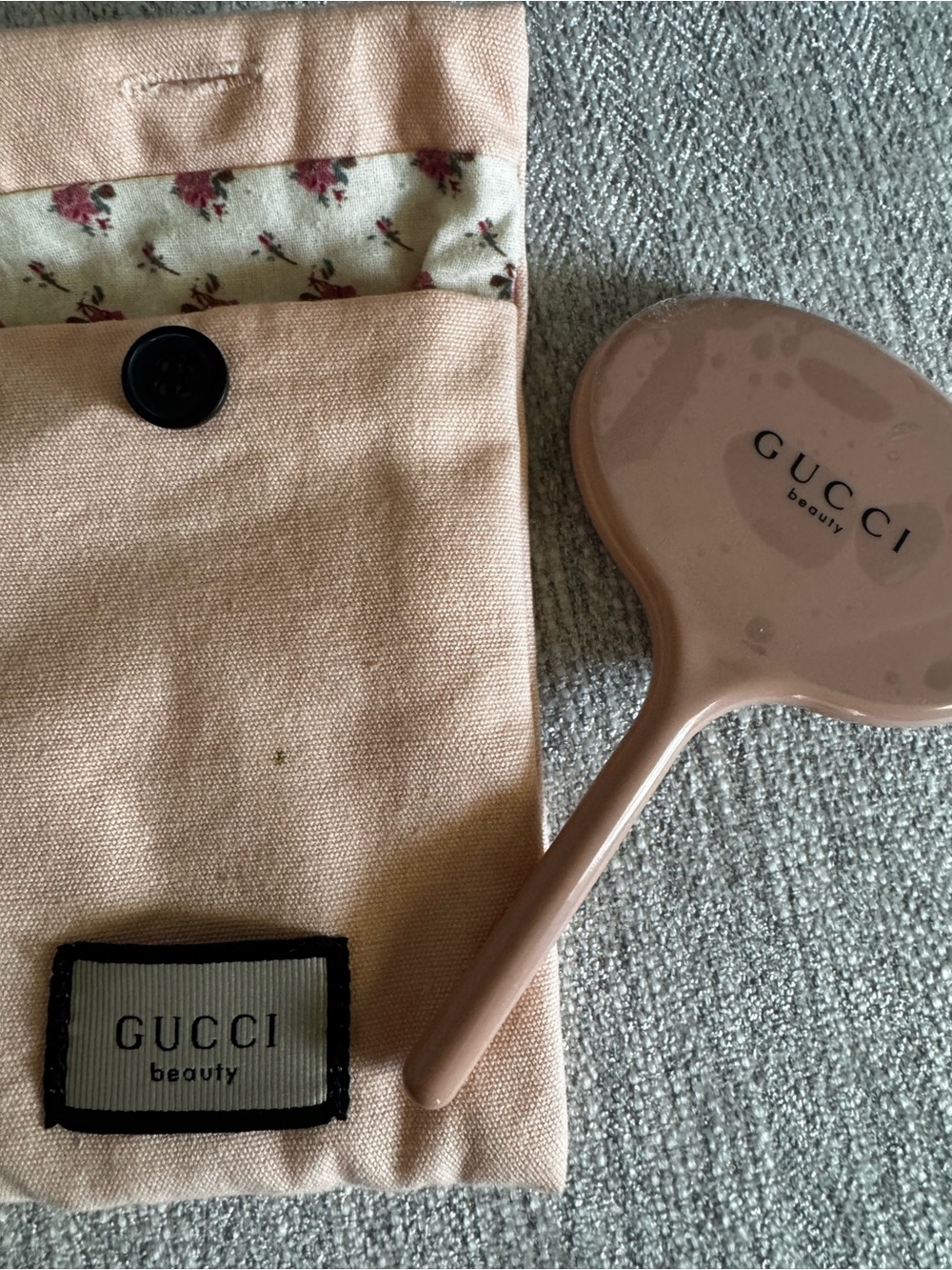 AUTHENTIC GUCCI BEAUTY VINTAGE BLUSH PINK HANDHELD VANITY MIRROR SET ✨